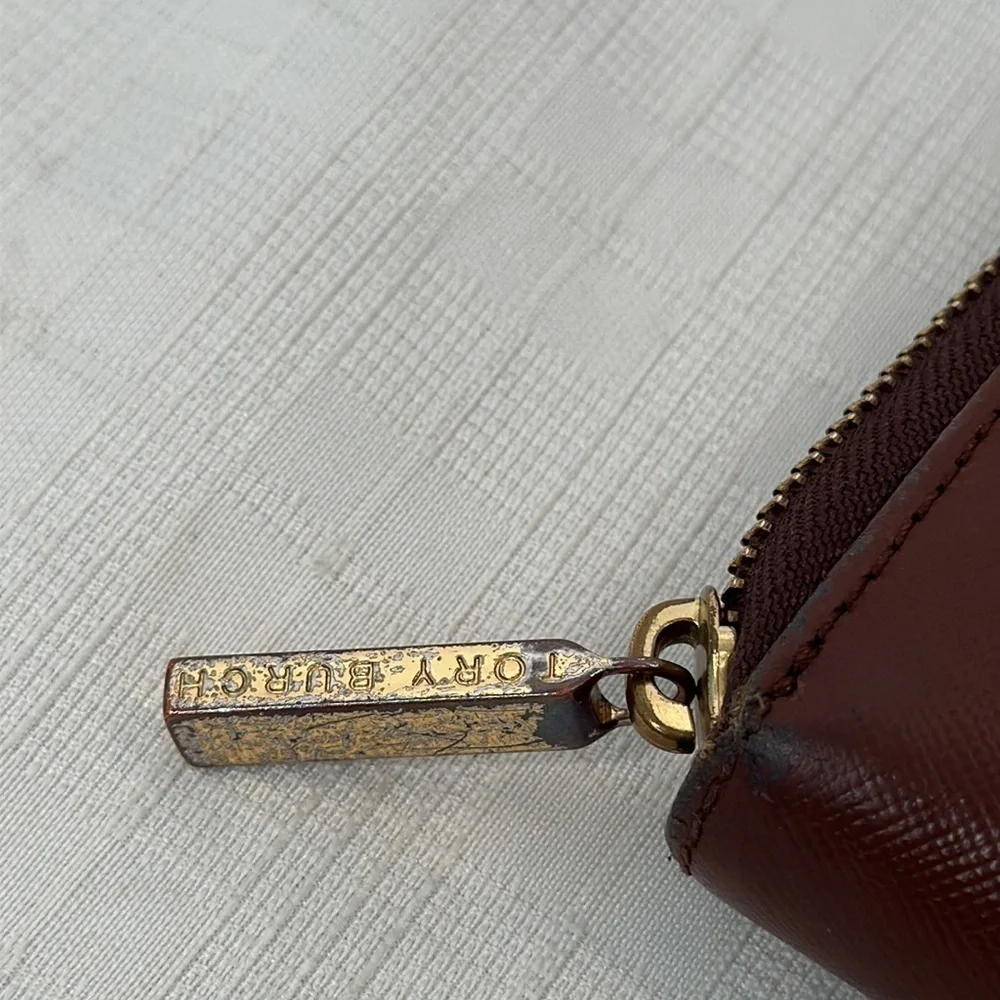 Tory Burch Robinson Zip Continental Wallet in chocolate
